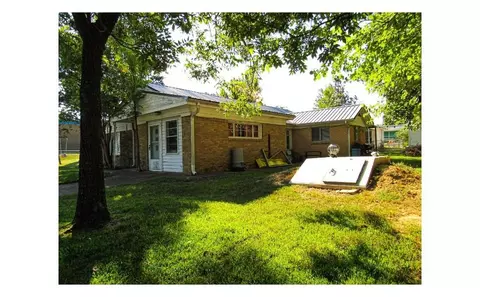 412 E Central St, Hugo, OK 74743 photo 9