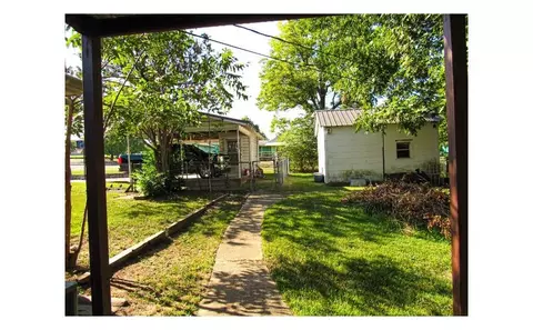 412 E Central St, Hugo, OK 74743 photo 2