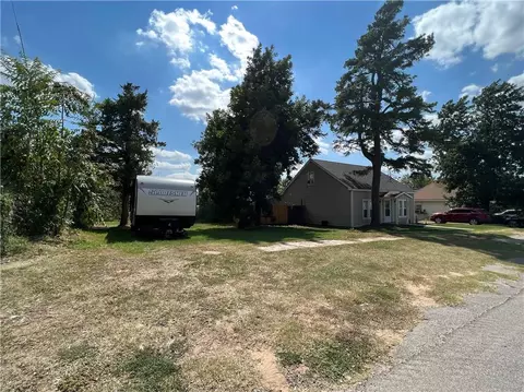 206 E 2nd St, Cement, OK 73017 photo 3