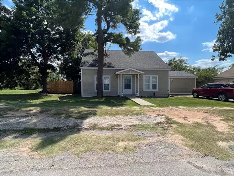 206 E 2nd St, Cement, OK 73017 photo 1