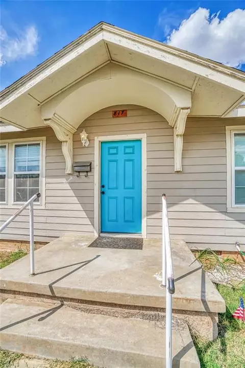 817 Elm, Altus, OK 73521 photo 2