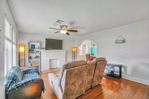817 Elm, Altus, OK 73521 photo 4