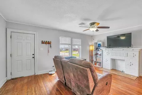 817 Elm, Altus, OK 73521 photo 3