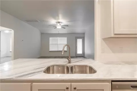 407 Grove St, Perry, OK 73077 photo 6