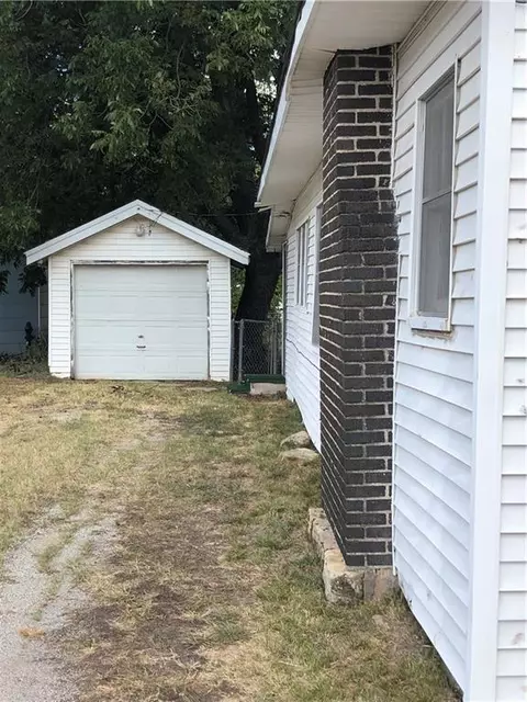 1130 E Moses St, Cushing, OK 74023 photo 9