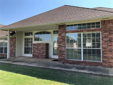 2821 Edgewater Ct, Norman, OK 73071 photo 4