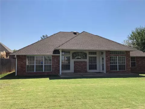 2821 Edgewater Ct, Norman, OK 73071 photo 3
