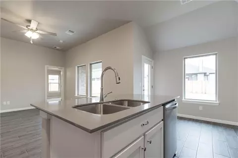 2913 Warwick Way, Moore, OK 73160 photo 7