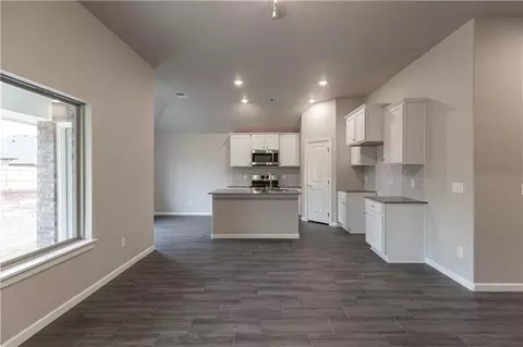 2913 Warwick Way, Moore, OK 73160