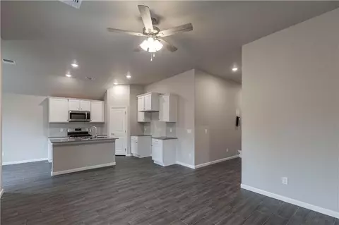 2913 Warwick Way, Moore, OK 73160 photo 11