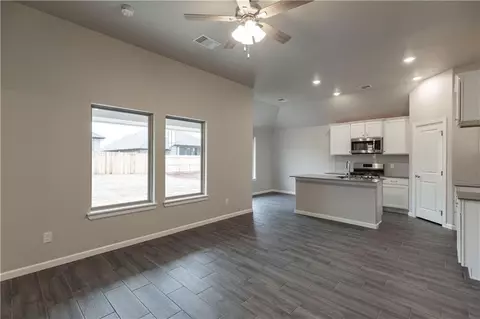 2913 Warwick Way, Moore, OK 73160 photo 10