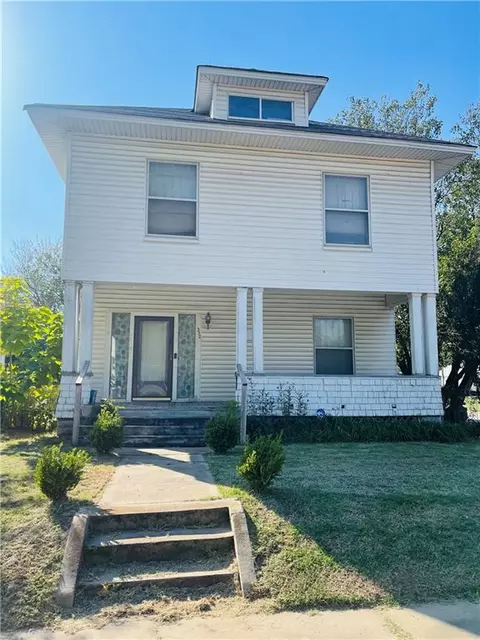 332 N Kickapoo Ave, Shawnee, OK 74801 photo 2