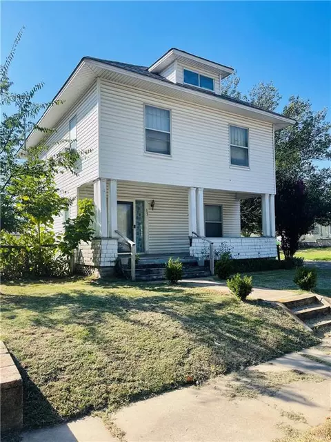 332 N Kickapoo Ave, Shawnee, OK 74801 photo 1
