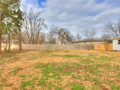 614 E Washington St, Tecumseh, OK 74873 photo 7