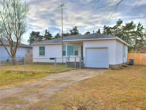 614 E Washington St, Tecumseh, OK 74873 photo 2