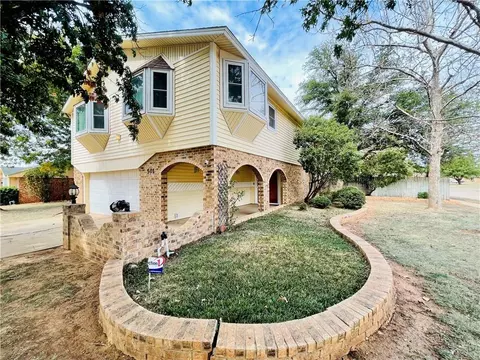 501 Sequoyah Ln, Altus, OK 73521