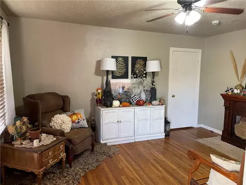907 Loyadell St, Altus, OK 73521 photo 2