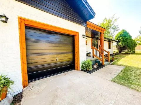 21 Highland Dr, Chickasha, OK 73018 photo 2