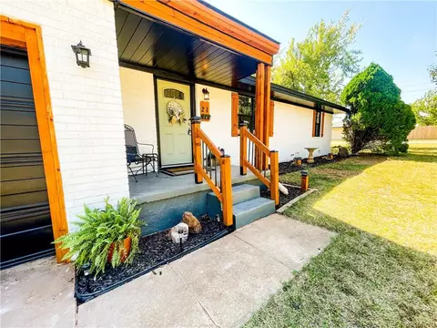 21 Highland Dr, Chickasha, OK 73018 photo 3