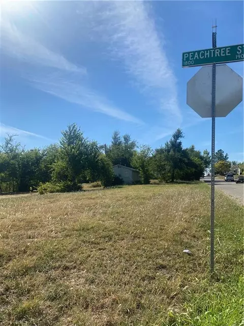 1821 Peachtree Ave, Oklahoma City, OK 73121