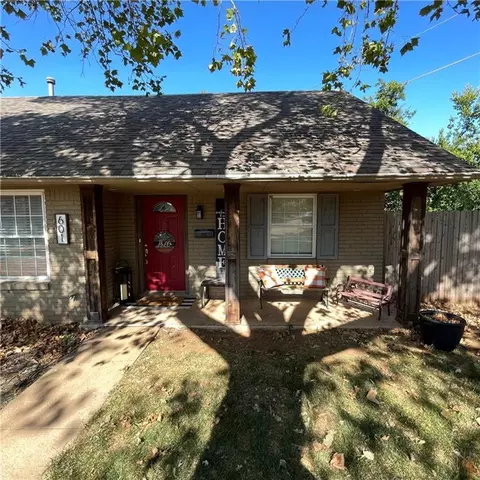 601 E 26th St, Edmond, OK 73013 photo 2