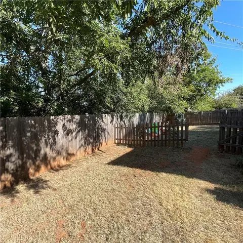 601 E 26th St, Edmond, OK 73013 photo 28