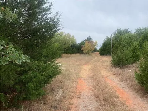 1301 E Triplett Rd, Guthrie, OK 73044 photo 3