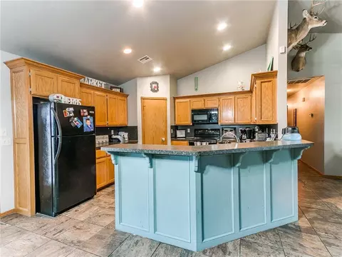 101 Tracye Dr, Mcloud, OK 74851 photo 4