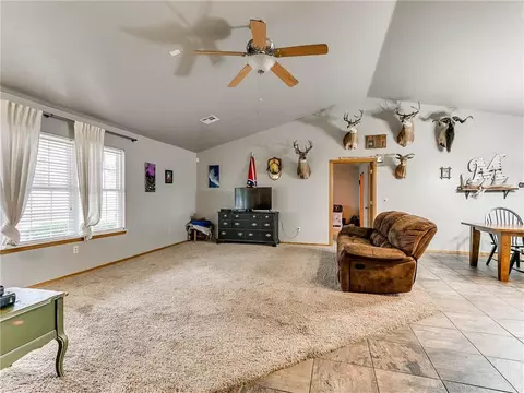 101 Tracye Dr, Mcloud, OK 74851 photo 11