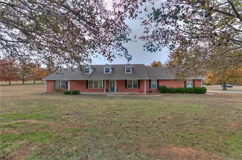 101 Tracye Dr, Mcloud, OK 74851 photo 2