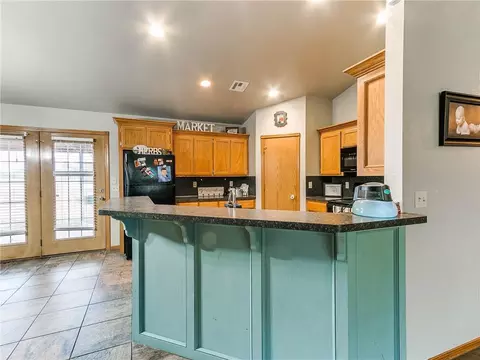 101 Tracye Dr, Mcloud, OK 74851 photo 3
