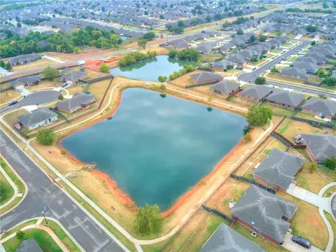 4213 Syracuse St, Moore, OK 73160 photo 8