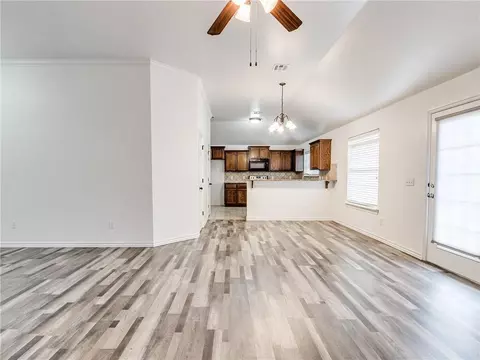 4213 Syracuse St, Moore, OK 73160 photo 11