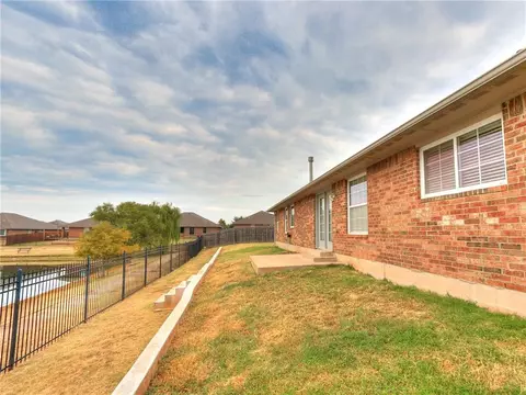 4213 Syracuse St, Moore, OK 73160 photo 3