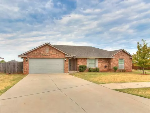 4213 Syracuse St, Moore, OK 73160 photo 1