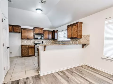 4213 Syracuse St, Moore, OK 73160 photo 16