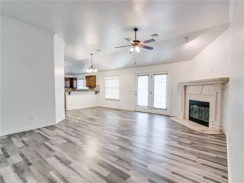 4213 Syracuse St, Moore, OK 73160 photo 9