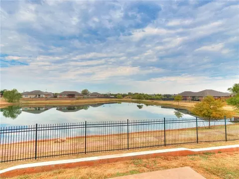 4213 Syracuse St, Moore, OK 73160 photo 2