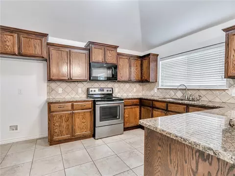 4213 Syracuse St, Moore, OK 73160 photo 17