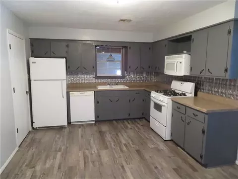 235 S 8th St, Mcloud, OK 74851 photo 6