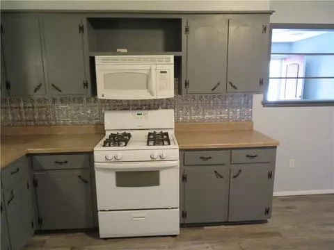 235 S 8th St, Mcloud, OK 74851 photo 5