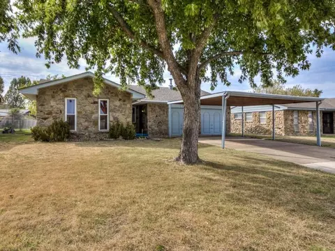 137 Folsom Dr, Mcloud, OK 74851 photo 2