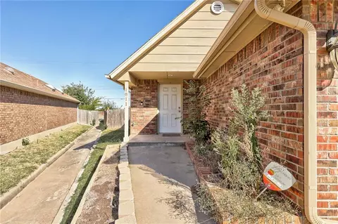 1811 SW 20th St, Moore, OK 73170 photo 4