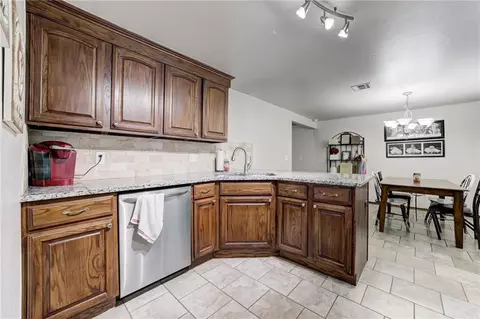 1811 SW 20th St, Moore, OK 73170 photo 15