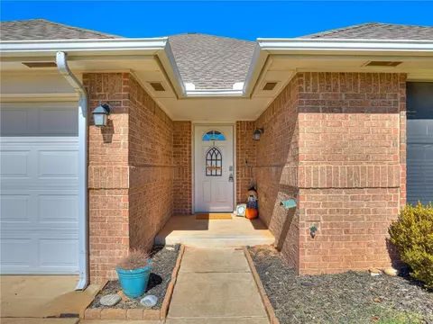 629 E Juniper Ln, Mustang, OK 73064 photo 3