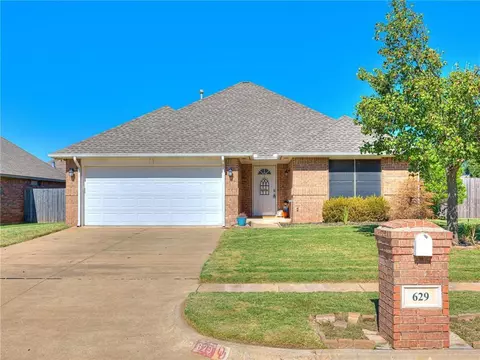 629 E Juniper Ln, Mustang, OK 73064 photo 1