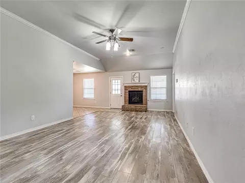 629 E Juniper Ln, Mustang, OK 73064 photo 5