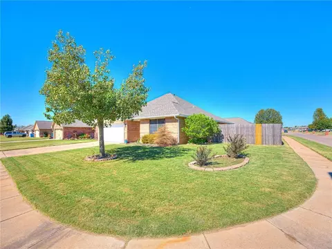 629 E Juniper Ln, Mustang, OK 73064 photo 2