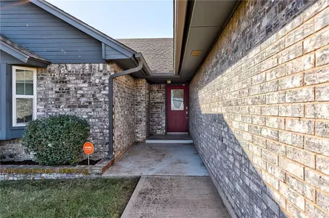 1425 Ridgeway Dr, Moore, OK 73160 photo 3