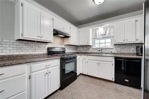 1425 Ridgeway Dr, Moore, OK 73160 photo 11